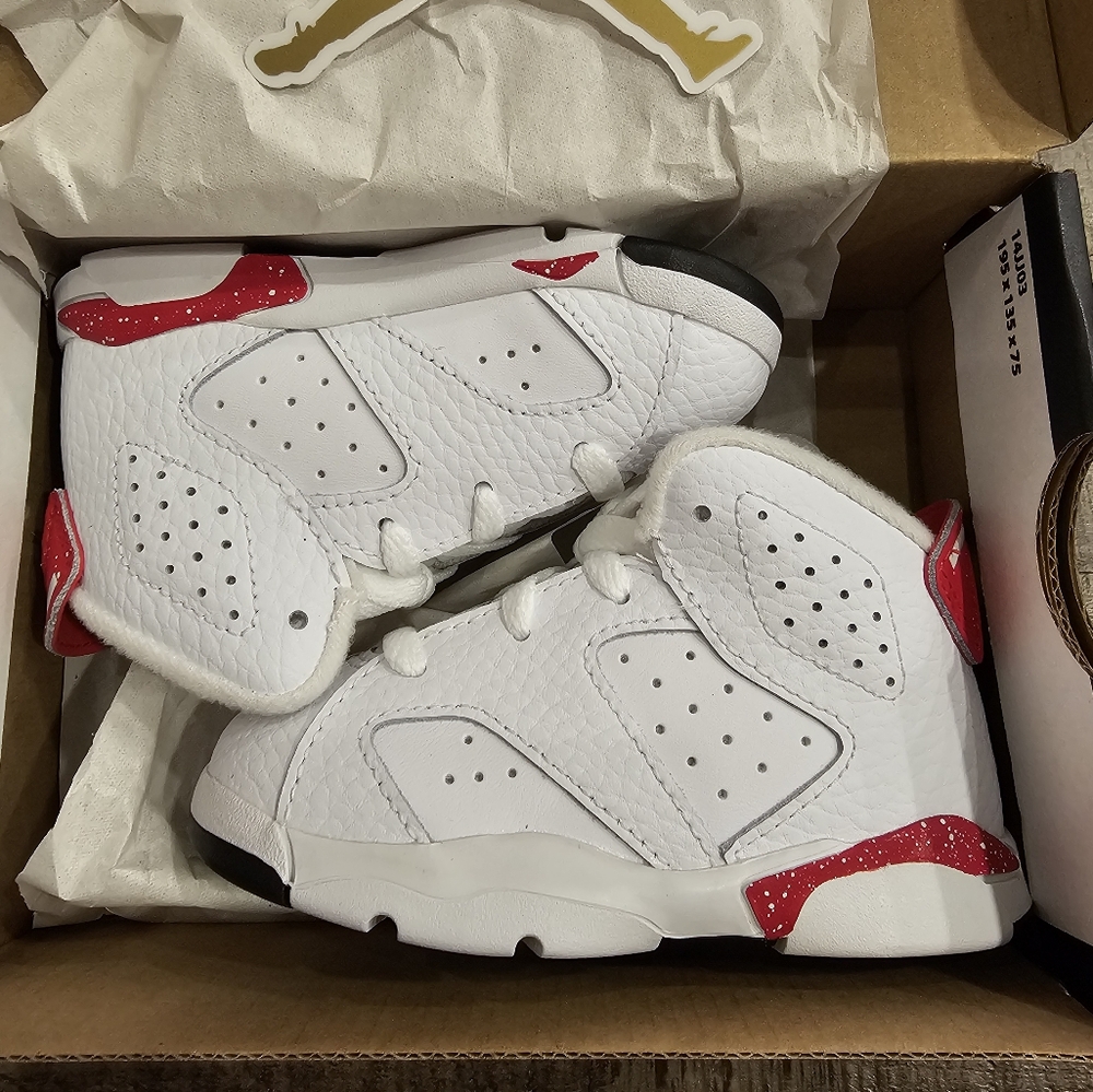NWT Jordan 6 Retro White/Red/Black Size 6C - Picture 2 of 6